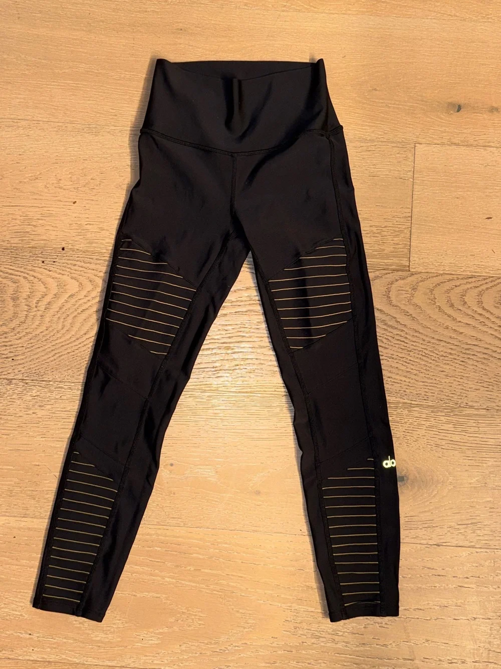 Alo yoga Airlift High-Waist 7/8 Moto Legging - Black/ Highlighter